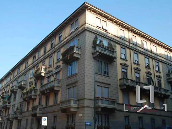 Appartamento trilocale in affitto in Via Emilio Morosini, Milano