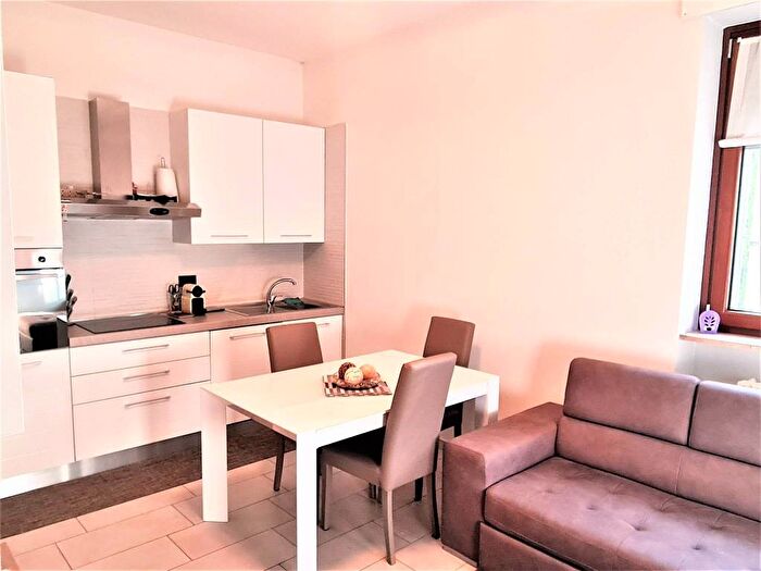 Appartamento trilocale in affitto in Via Molinetto di Lorenteggio, Corsico