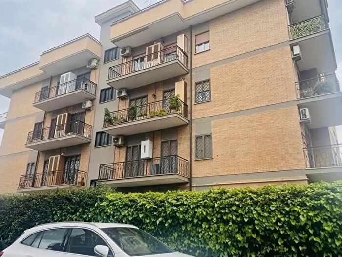 Appartamento trilocale in vendita in Via Fratelli Poggini, Roma