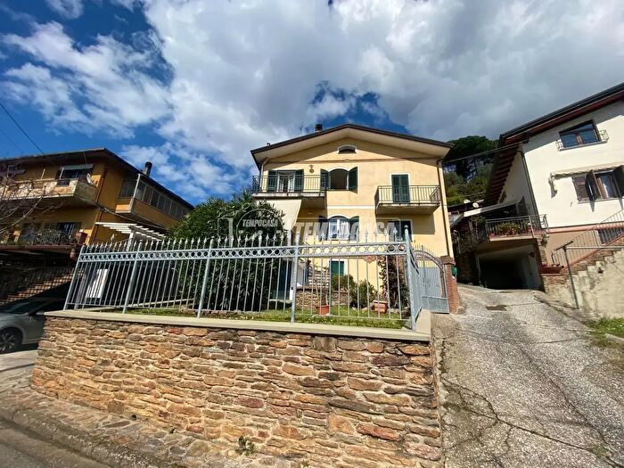 Casa con 6 locali in vendita in Via della Resistenza, Montignoso