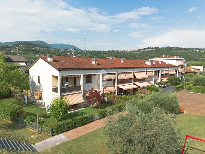 Appartamento con 5 locali in vendita in Via Battistoli, Garda