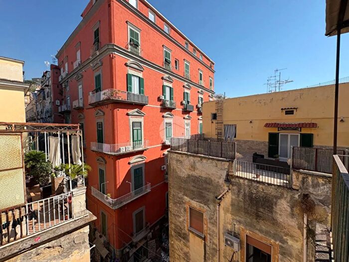 Appartamento con 5 locali in vendita in Vico Storto Sant Anna di Palazzo, Napoli