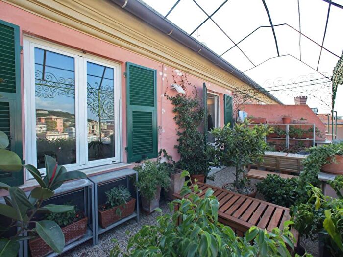 Casa trilocale in affitto in Via Pietro Paleocapa, Castelletto, Genova