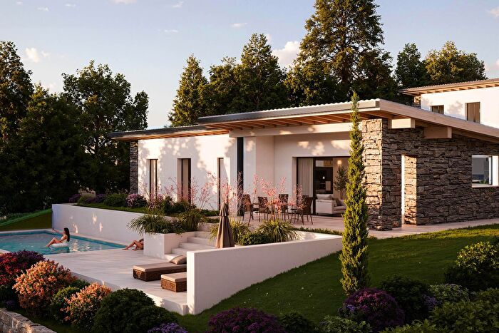 Casa quadrilocale in vendita in Via al Bacco, Colico