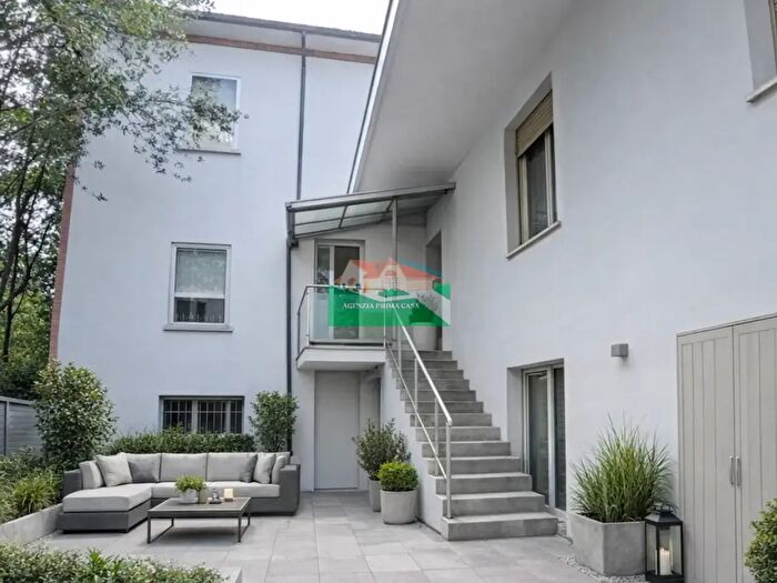 Casa con 6 locali in vendita in Via Colombo Lolli, Ravenna