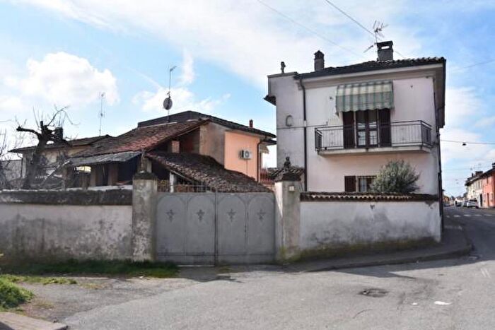 Casa quadrilocale in vendita in Via XXV Aprile Chig, Chignolo Po