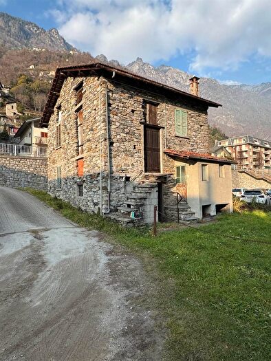 Casa con 5 locali in vendita in Viale Maloggia, Chiavenna