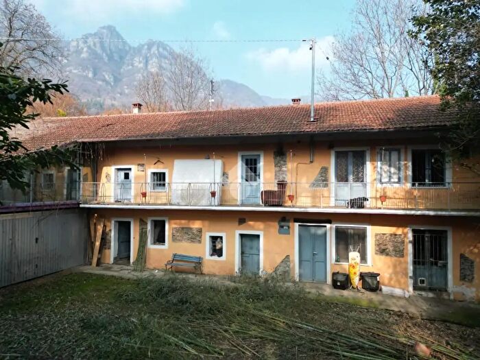 Casa con 10 locali in vendita in Via Comba Garitta, Envie