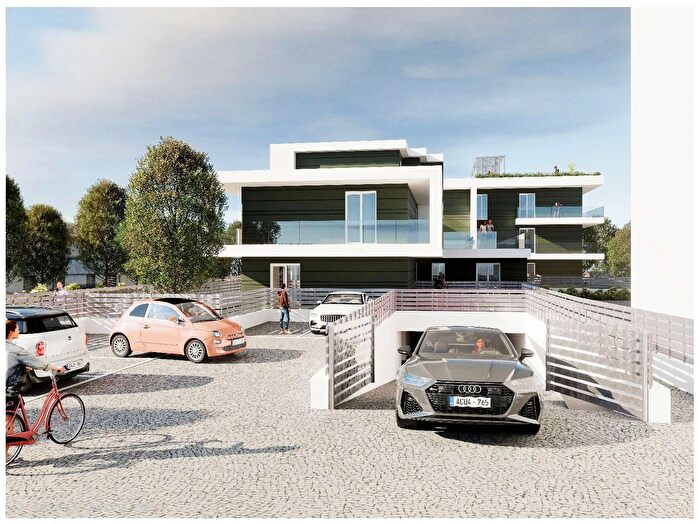 Casa con 6 locali in vendita in Montale