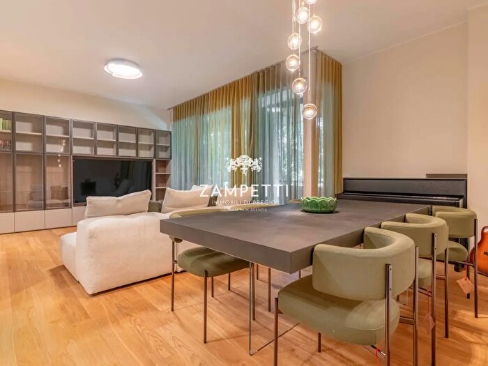 Appartamento con 6 locali in vendita in Via Giotto, Milano