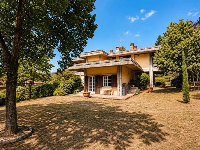 Casa con 8 locali in vendita in Greve In Chianti