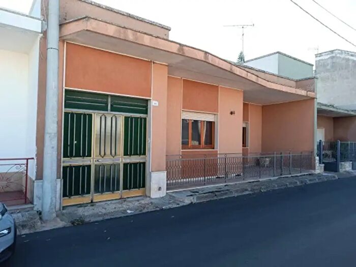 Casa con 6 locali in vendita in Via Giuseppe Garibaldi, Vernole