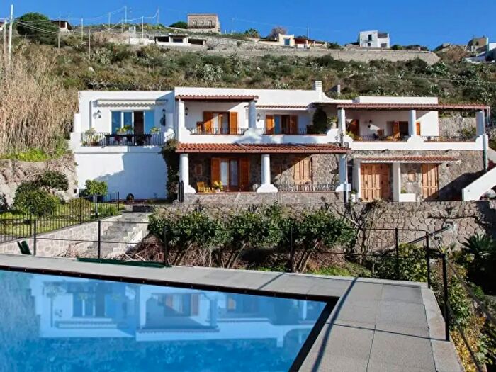 Casa con 6 locali in vendita in Collo Pirrera, Lipari