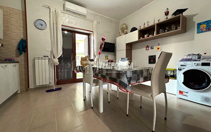 Appartamento trilocale in vendita in Via Luigi Rizzo, Napoli