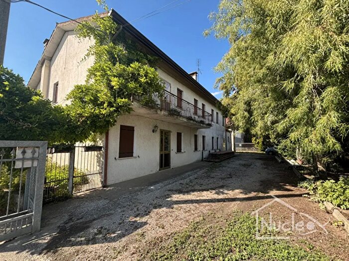 Casa con 6 locali in vendita in Sant'Elena