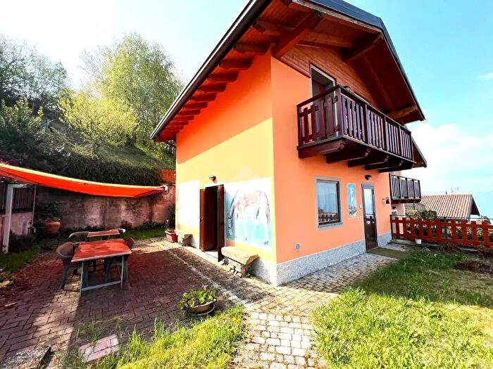 Casa trilocale in vendita in Via San Michele, Pisogne