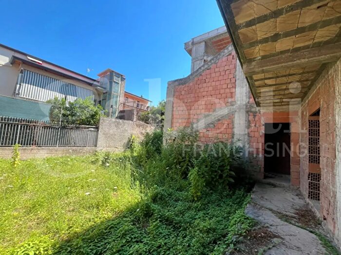 Casa con 15 locali in vendita in Via Alessandro Manzoni, Camigliano