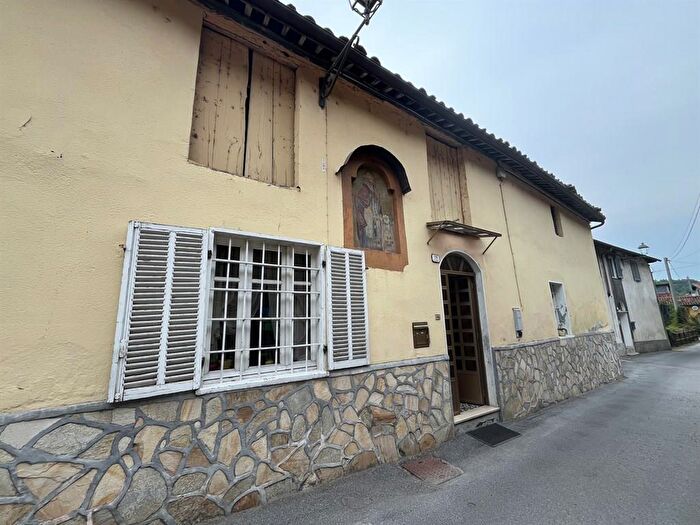 Casa con 6 locali in vendita in Torre Mondovi