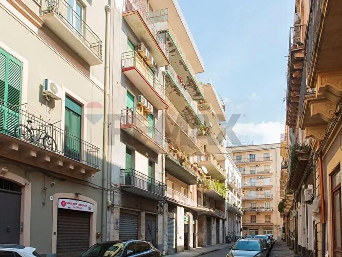 Appartamento con 5 locali in vendita in Via Asilo SantAgata, Catania