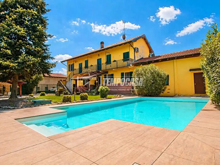 Casa con 6 locali in vendita in Novara