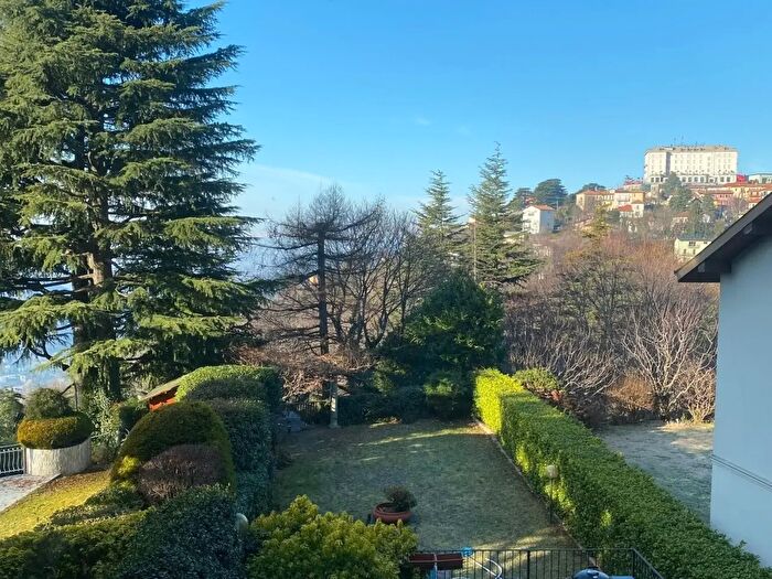 Appartamento con 10 locali in vendita in Brunate