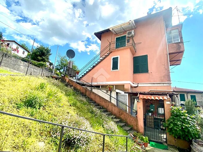 Appartamento trilocale in vendita in Via a Martini, Bargagli