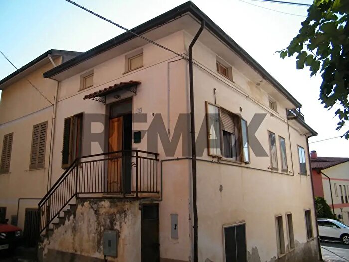 Appartamento quadrilocale in vendita in Via San Rocco, Lama Dei Peligni