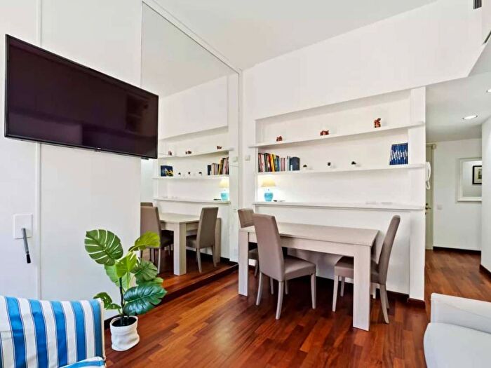 Appartamento bilocale in affitto in Piazza San Marco, Turati, Milano