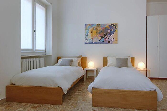 Appartamento monolocale in affitto in Via Pola, Milano