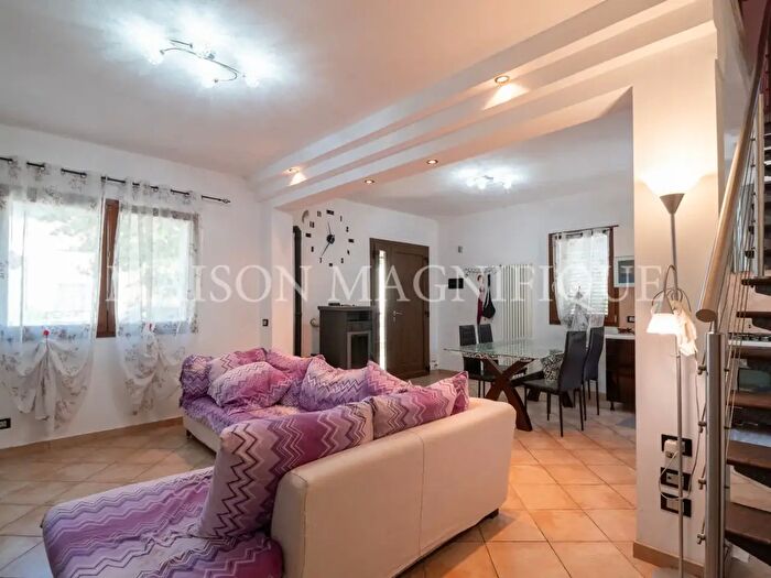 Casa trilocale in vendita in Via Romeo Grandi, Jolanda Di Savoia