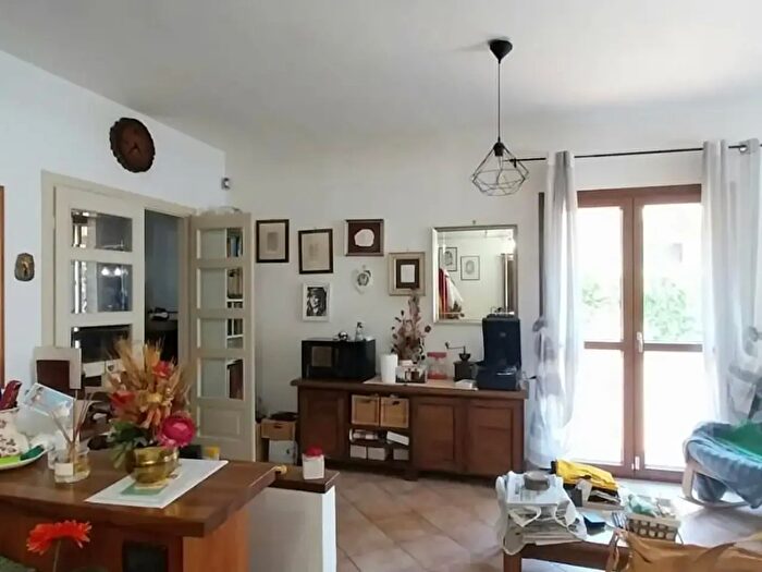 Casa con 9 locali in vendita in Calci