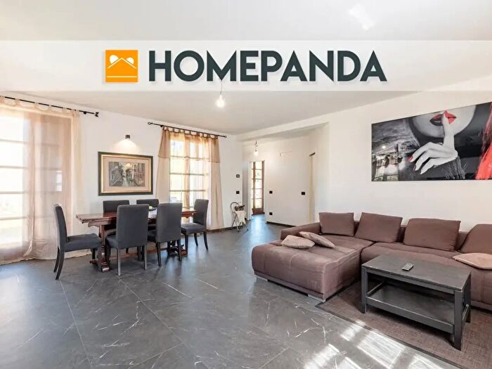 Casa con 8 locali in vendita in Via G Mazzini, Travedona Monate