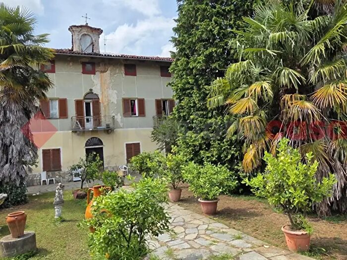 Casa con 12 locali in vendita in Stradale Pascaretto, Pinerolo