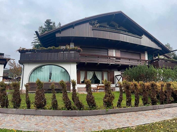 Appartamento con 5 locali in affitto in Via Ruoiba, Centro, Cortina d'Ampezzo