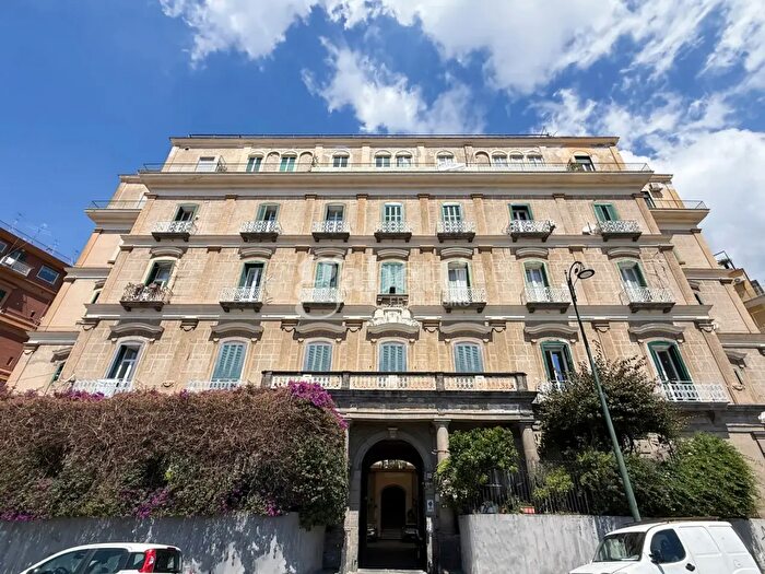 Appartamento con 6 locali in vendita in Corso Vittorio Emanuele, Napoli