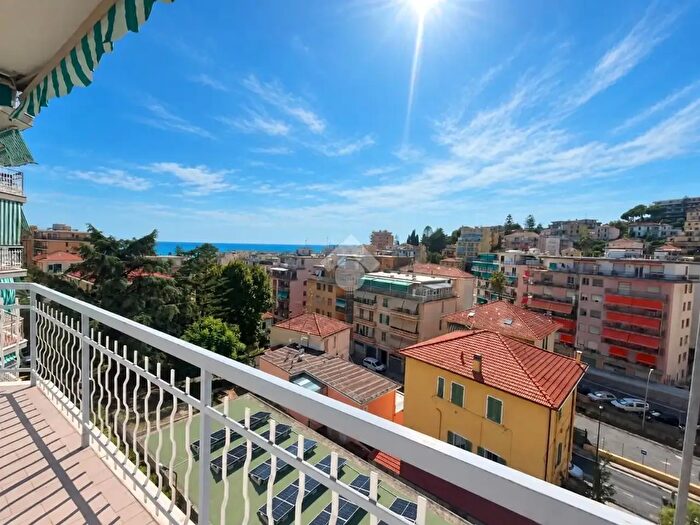Appartamento trilocale in vendita in Via Lamarmora, Sanremo