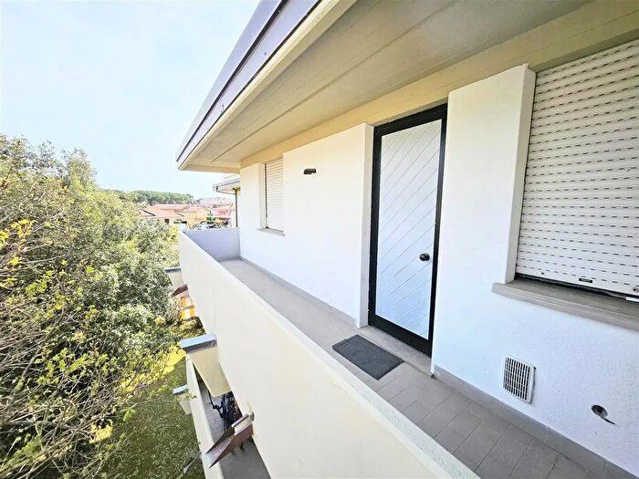 Appartamento quadrilocale in vendita in Via Ronchi, Massa