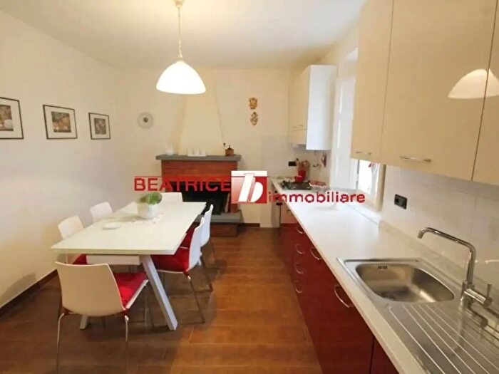 Casa con 9 locali in vendita in Via del Broccoletto, Lucca