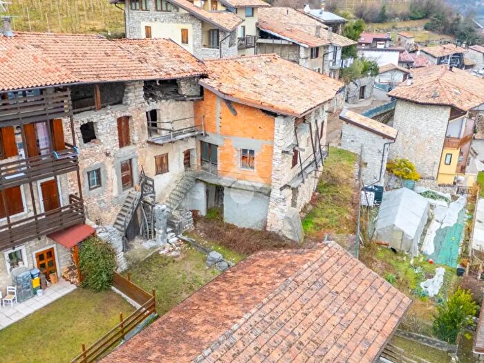 Appartamento trilocale in vendita in Via Belvedere, Isera