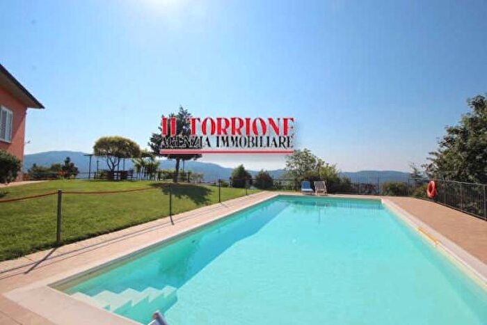 Casa con 6 locali in vendita in Via di Medicina, Pescia