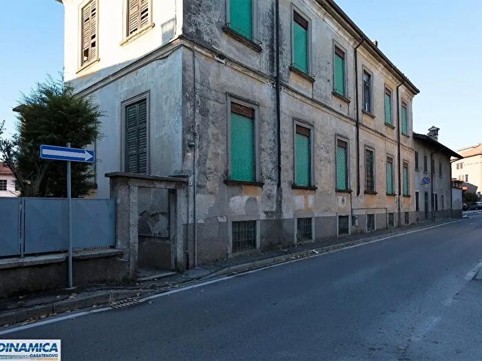 Casa con 15 locali in vendita in Via Castelbarco, Casatenovo