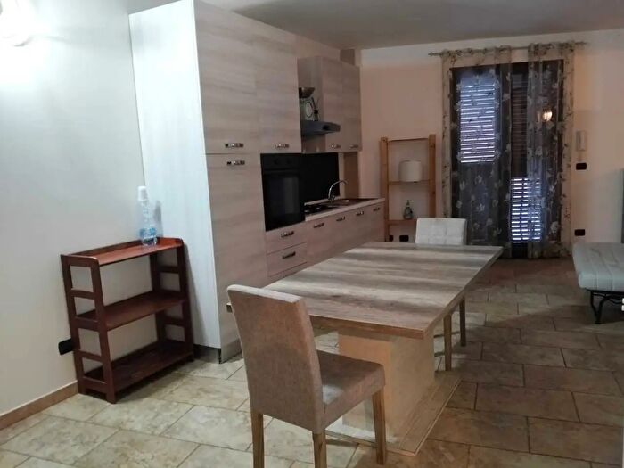 Appartamento trilocale in affitto in Via Fonte, Melilli