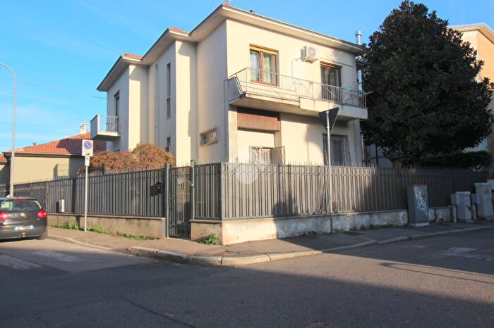 Appartamento trilocale in vendita in Via Baracca Francesco, Rho