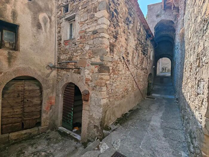 Casa con 6 locali in vendita in Fosdinovo