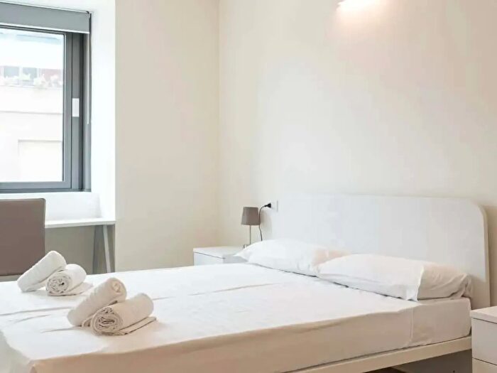 Appartamento monolocale in affitto in Via Ippolito Rosellini, Milano