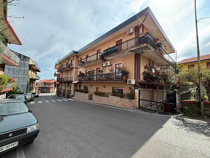 Appartamento quadrilocale in vendita in Via San Giacomo, Zafferana Etnea