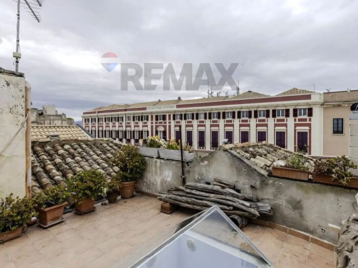 Appartamento con 9 locali in vendita in Cagliari