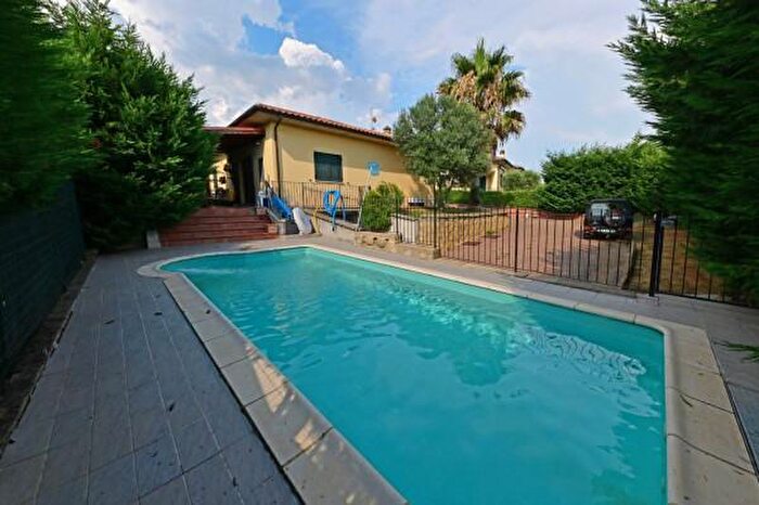 Casa con 6 locali in vendita in Strada Provinciale del Calcione, Lucignano