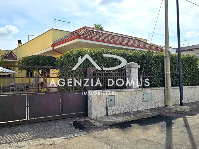 Casa quadrilocale in vendita in Via Martiri d'Otranto, Racale