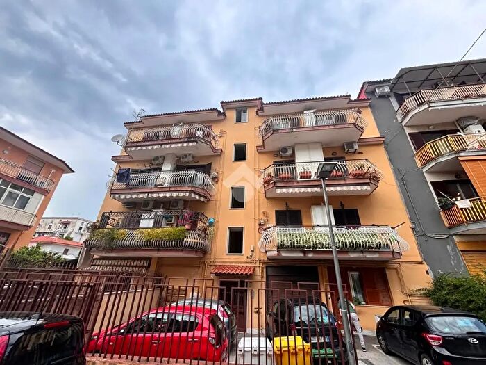 Appartamento trilocale in vendita in Via Comunale SCroce Ad Orsolone, Napoli